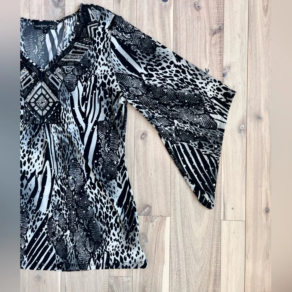 7 Wonders Women’s Blouse top with sequin black white and gray women’s small - Picture 5 of 9